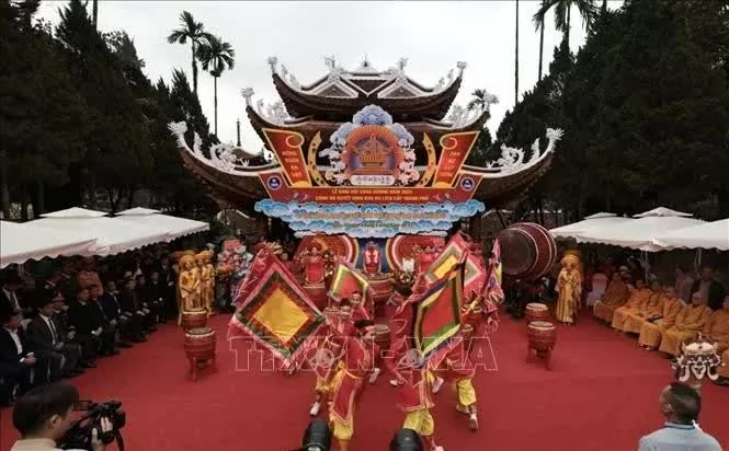 Huong Tich Pagoda festival in Ha Tinh province opens Huong Tich Pagoda festival in Ha Tinh province opens