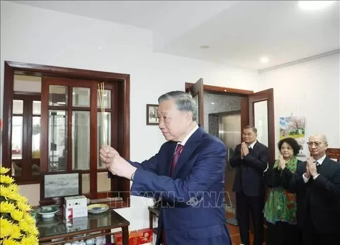 Party chief pays tribute to late PM Pham Van Dong Party chief pays tribute to late PM Pham Van Dong
