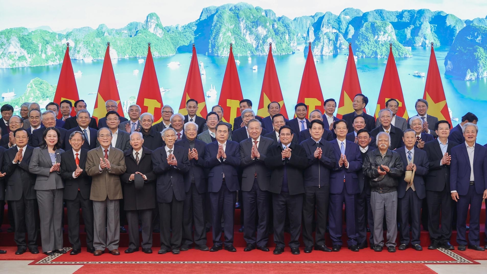 Prime Minister Pham Minh Chinh holds gathering to celebrate Party's 95th anniversary, Lunar New Year