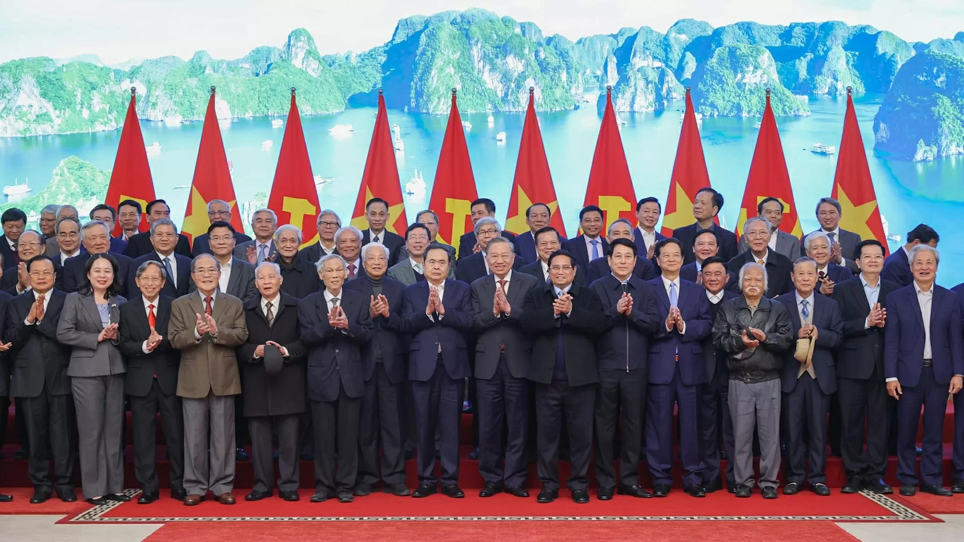 Government holds gathering to celebrate Party's 95th anniversary, Lunar New Year Government holds gathering to celebrate Party's 95th anniversary, Lunar New Year
