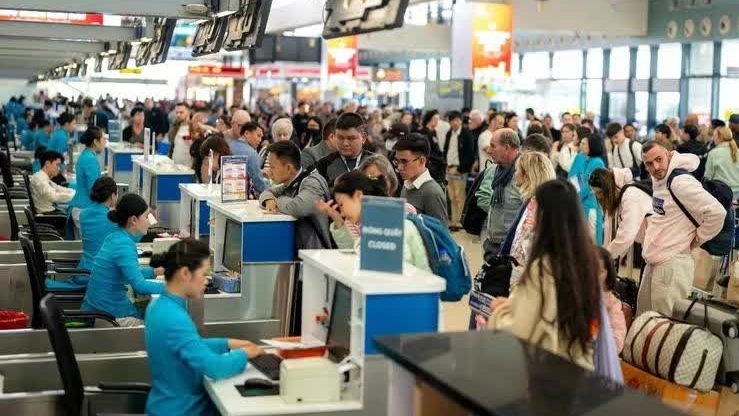 Flights soar at Noi Bai and Tan Son Nhat major airports as Tet travel boom