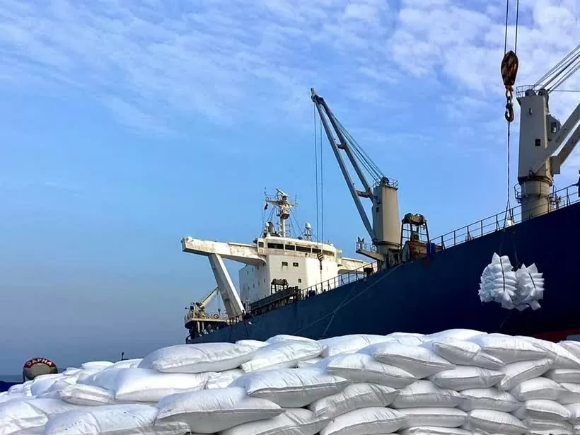 Petrovietnam Ca Mau Fertiliser JSC exports 100,000 tonnes of urea in first days of new year