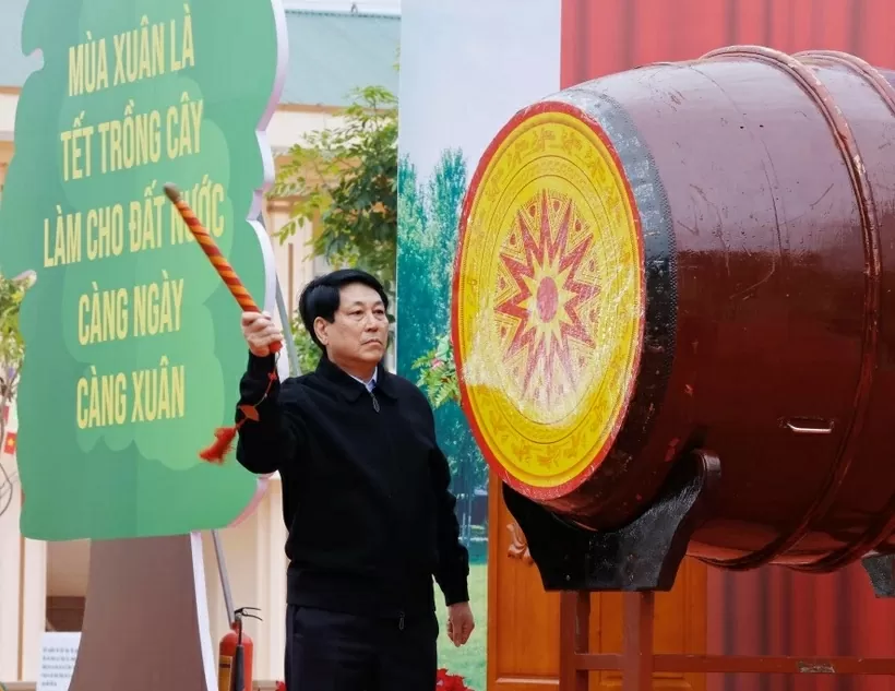 President Luong Cuong joins tree planting festival in Lang Son province President Luong Cuong joins tree planting festival in Lang Son province