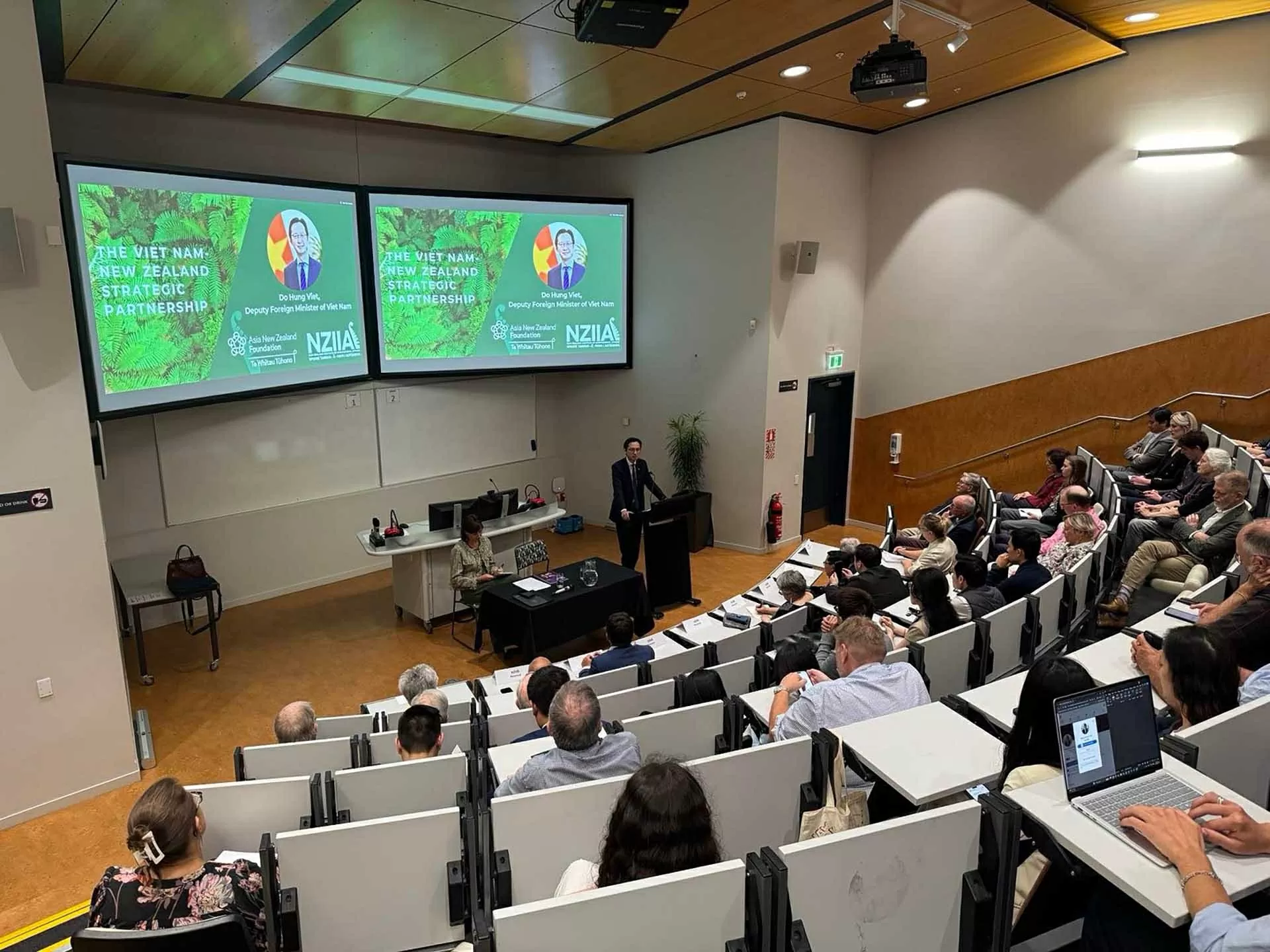 Deputy FM Do Hung Viet co-chaired Vietnam-New Zealand Political Consultation Deputy FM Do Hung Viet co-chaired Vietnam-New Zealand Political Consultation