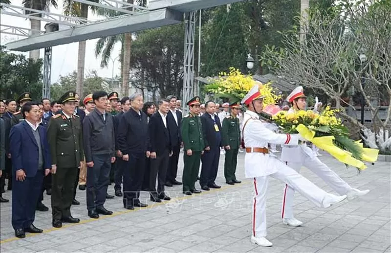 General Secretary To Lam offers incense to martyrs in Ha Giang General Secretary To Lam offers incense to martyrs in Ha Giang