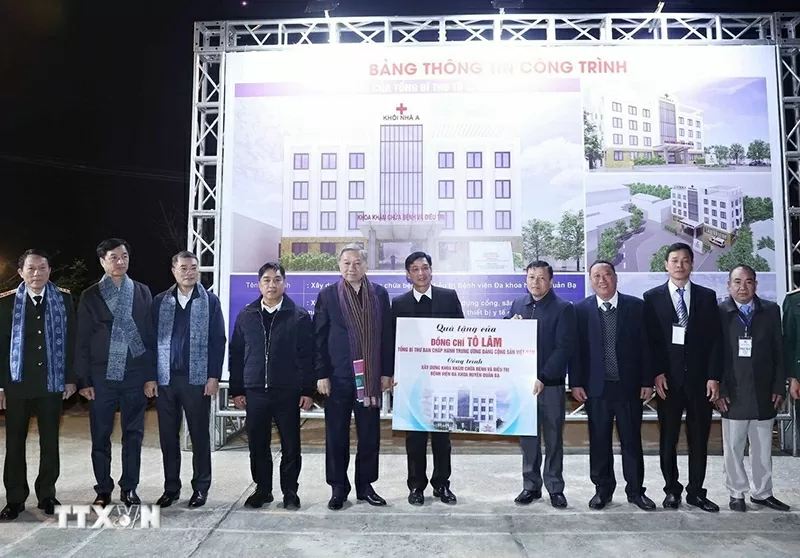 General Secretary To Lam offers incense to martyrs in Ha Giang General Secretary To Lam offers incense to martyrs in Ha Giang