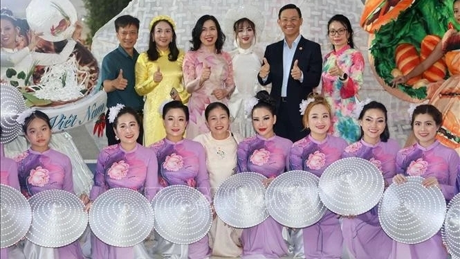 Vietnamese community in Singapore participates in Chingay Parade 2025