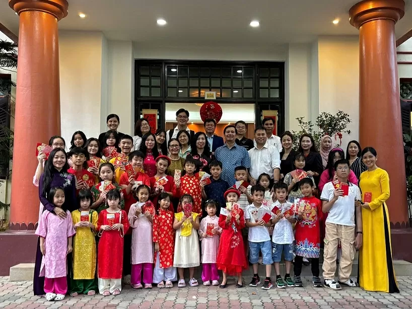 Vietnamese in Malaysia strive to preserve mother tongue: Deputy Foreign Minister Vietnamese in Malaysia strive to preserve mother tongue: Deputy Foreign Minister