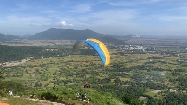 First HCM City paragliding tournament to be held this weekend in An Giang