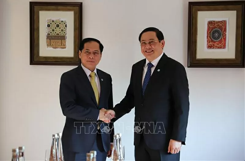 Deputy PM Bui Thanh Son meets with Lao, UAE leaders in Dubai Deputy PM Bui Thanh Son meets with Lao, UAE leaders in Dubai