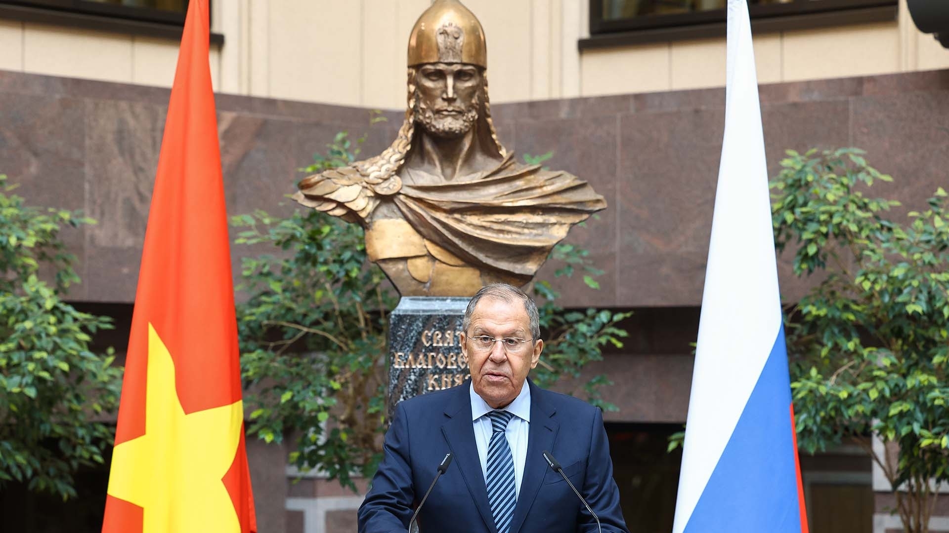 Vietnam-Russia friendship overcomes test of time: Russian FM at Exhibition of 75th Anniversary Of diplomatic ties