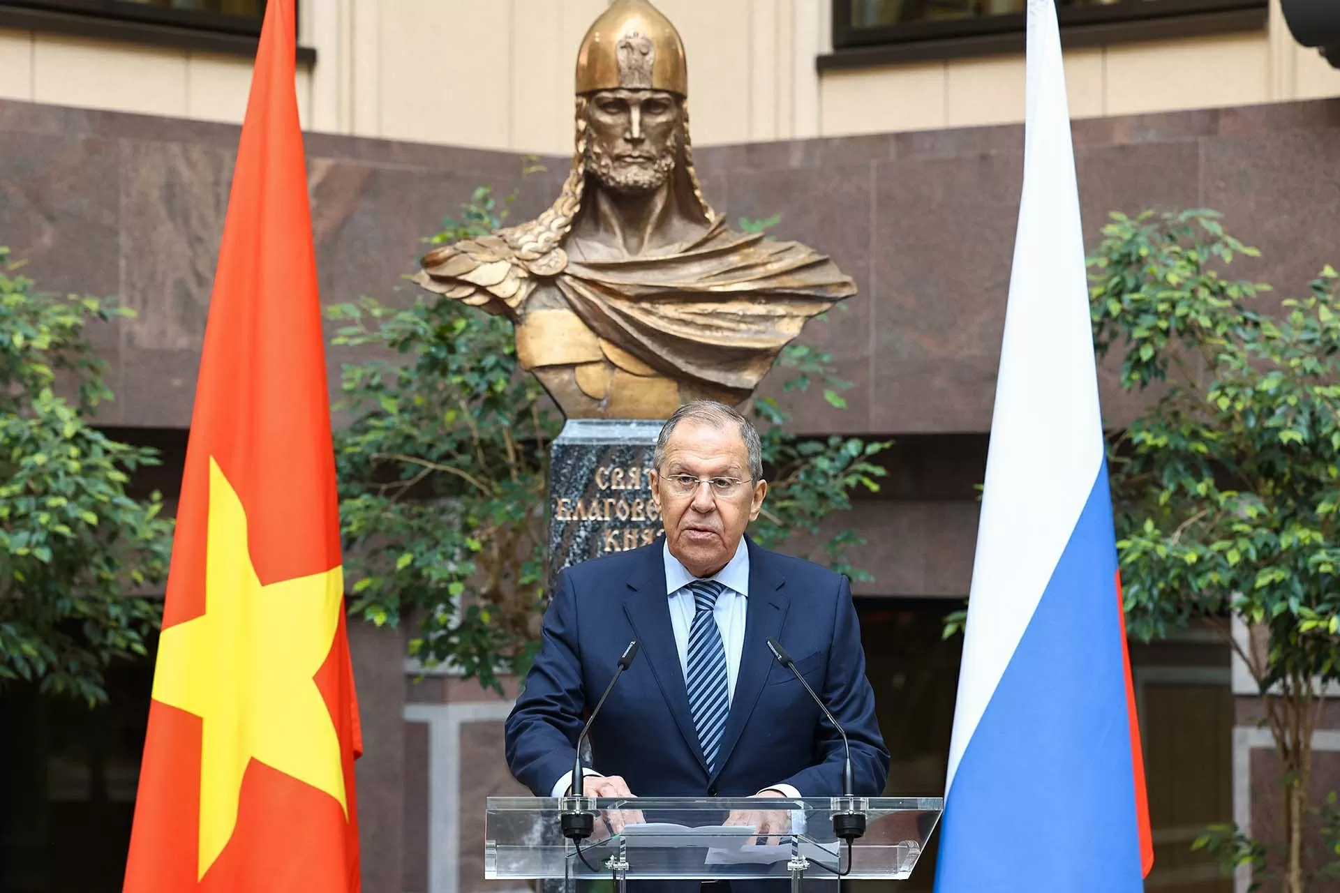 Vietnam-Russia friendship overcomes test of time: Russian FM at 75th anniversary