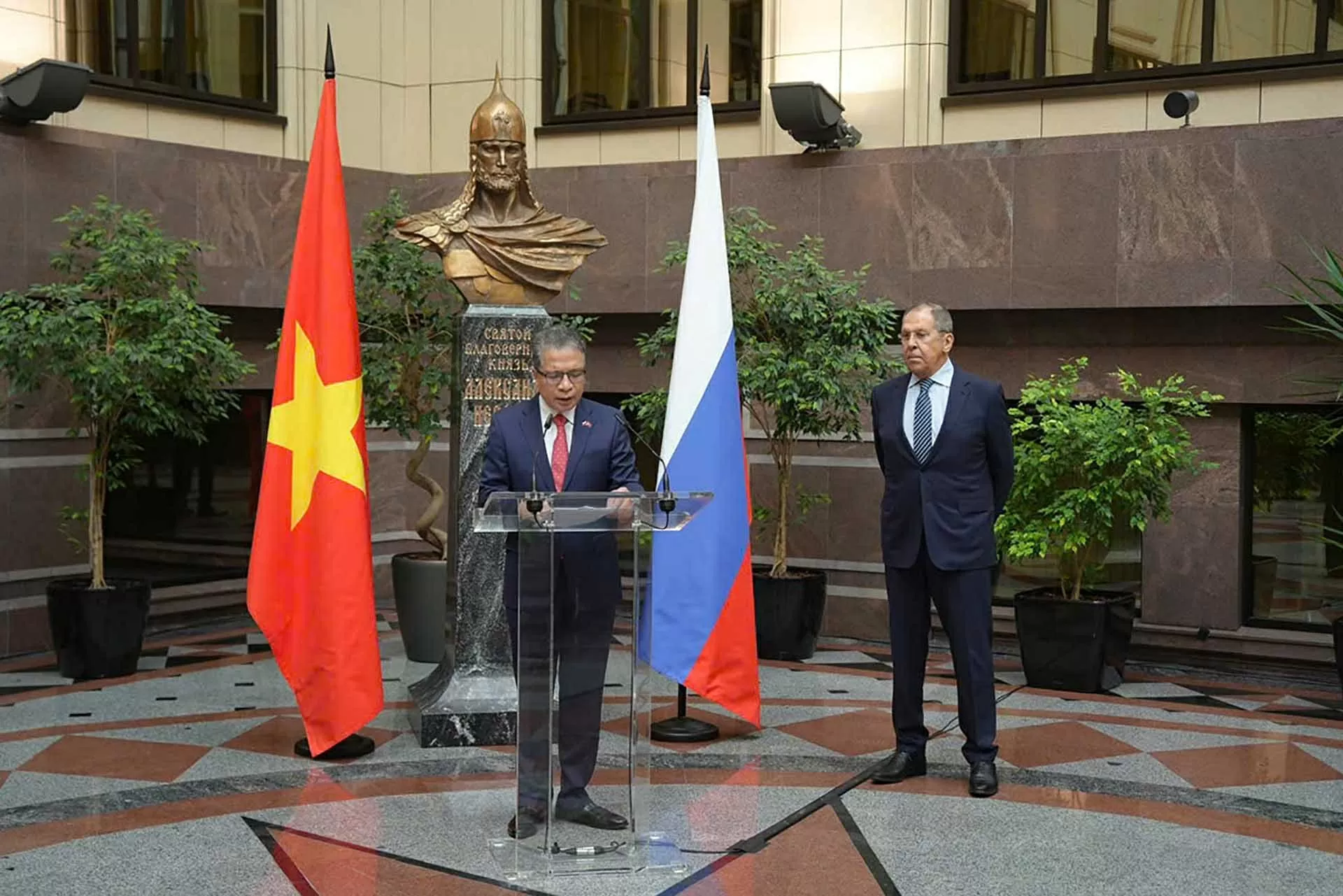 Vietnam-Russia friendship overcomes test of time: Russian FM at Exhibition of 75th Anniversary Of diplomatic ties Vietnam-Russia friendship overcomes test of time: Russian FM at Exhibition of 75th Anniversary Of diplomatic ties