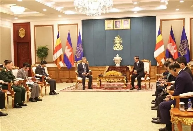 Cambodian Senate President Hun Sen receives Vietnamese Ambassador to Cambodia Nguyen Minh Vu