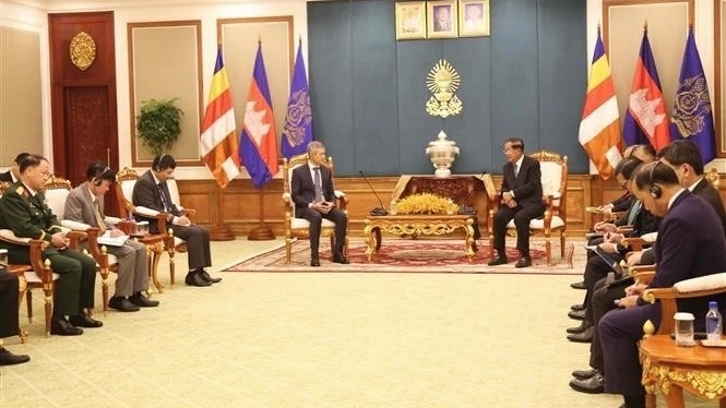 Cambodian Senate President Hun Sen receives Vietnamese Ambassador to Cambodia Nguyen Minh Vu