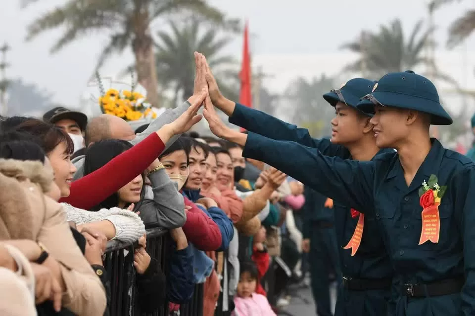 Young people nationwide eagerly enlist Young people nationwide eagerly enlist