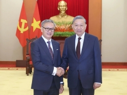 General Secretary To Lam receives Lao Minister of Foreign Affairs Thongsavanh Phomvihane