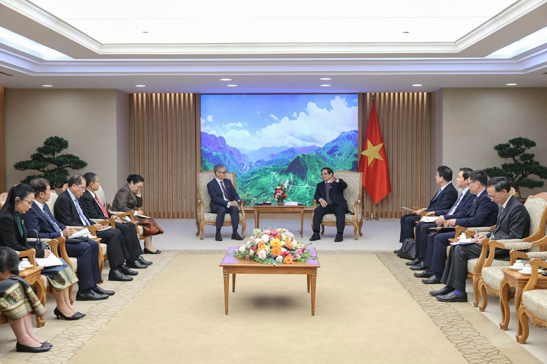 PM Pham Minh Chinh welcomes Lao Minister of Foreign Affairs Thongsavanh Phomvihane PM Pham Minh Chinh welcomes Lao Minister of Foreign Affairs Thongsavanh Phomvihane
