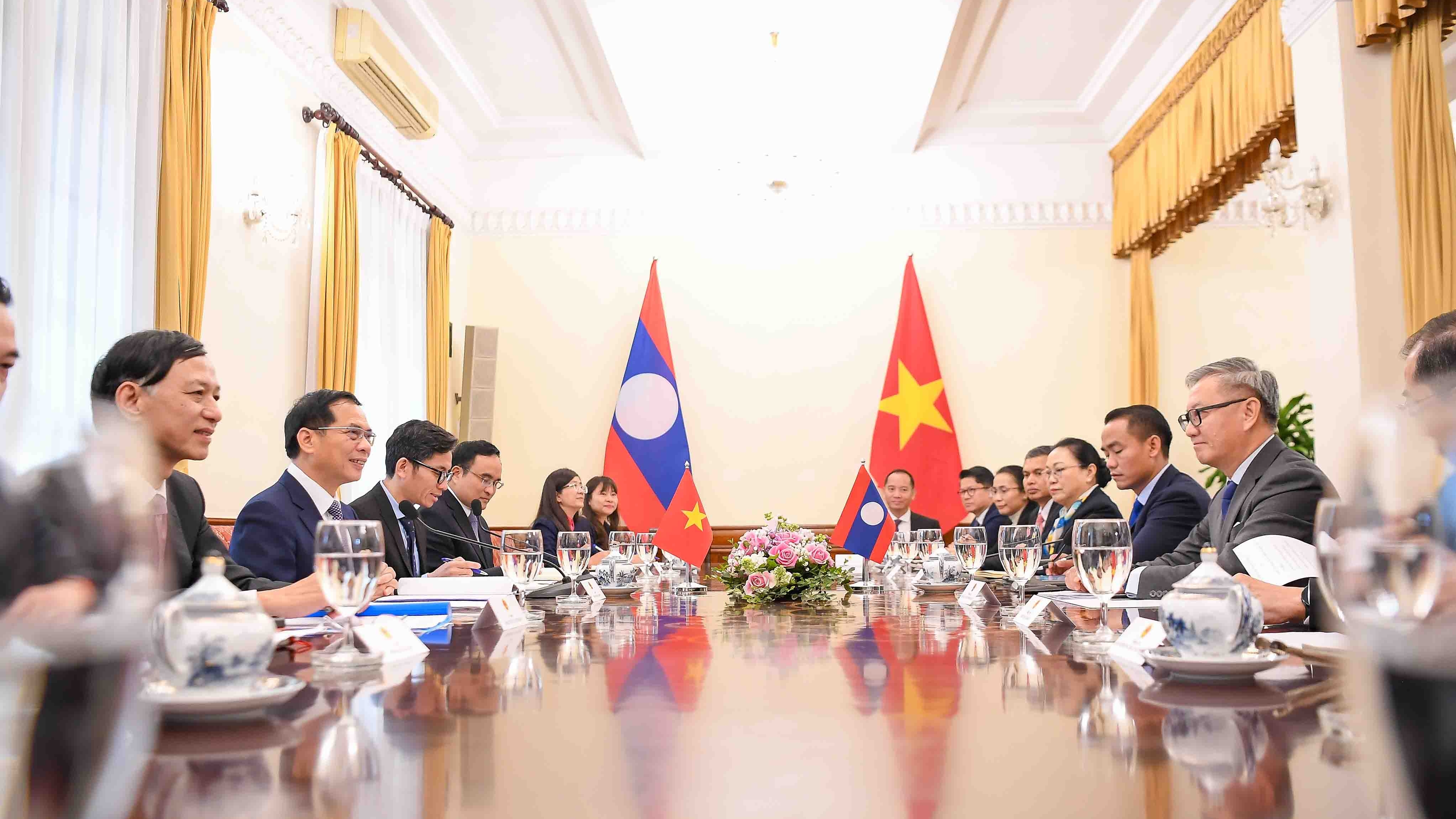 Deputy PM, FM Bui Thanh Son holds talks with Lao Foreign Minister