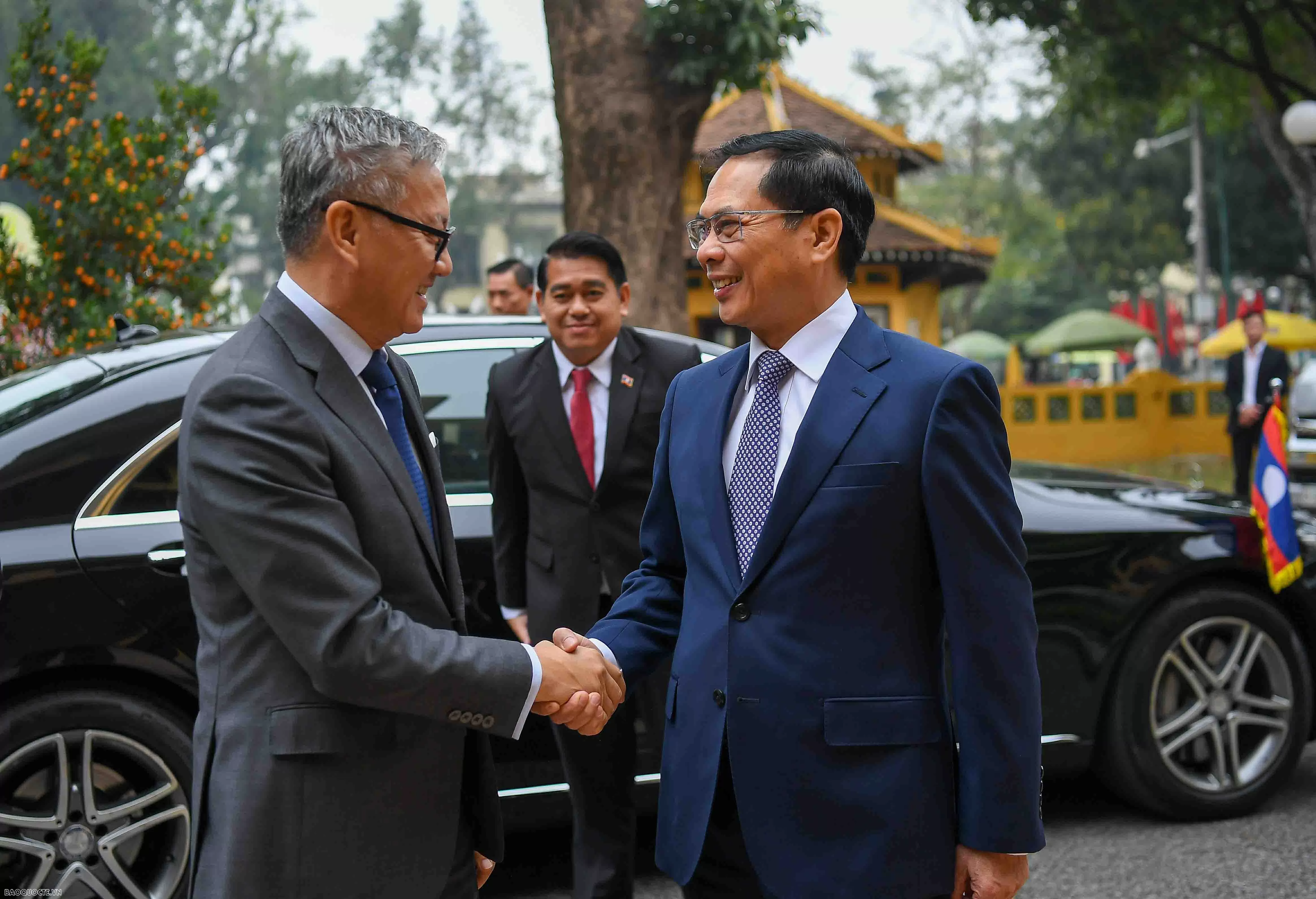 Deputy PM, FM Bui Thanh Son welcomed Lao Foreign Minister Thongsavanh Phomvihane Deputy PM, FM Bui Thanh Son welcomed Lao Foreign Minister Thongsavanh Phomvihane