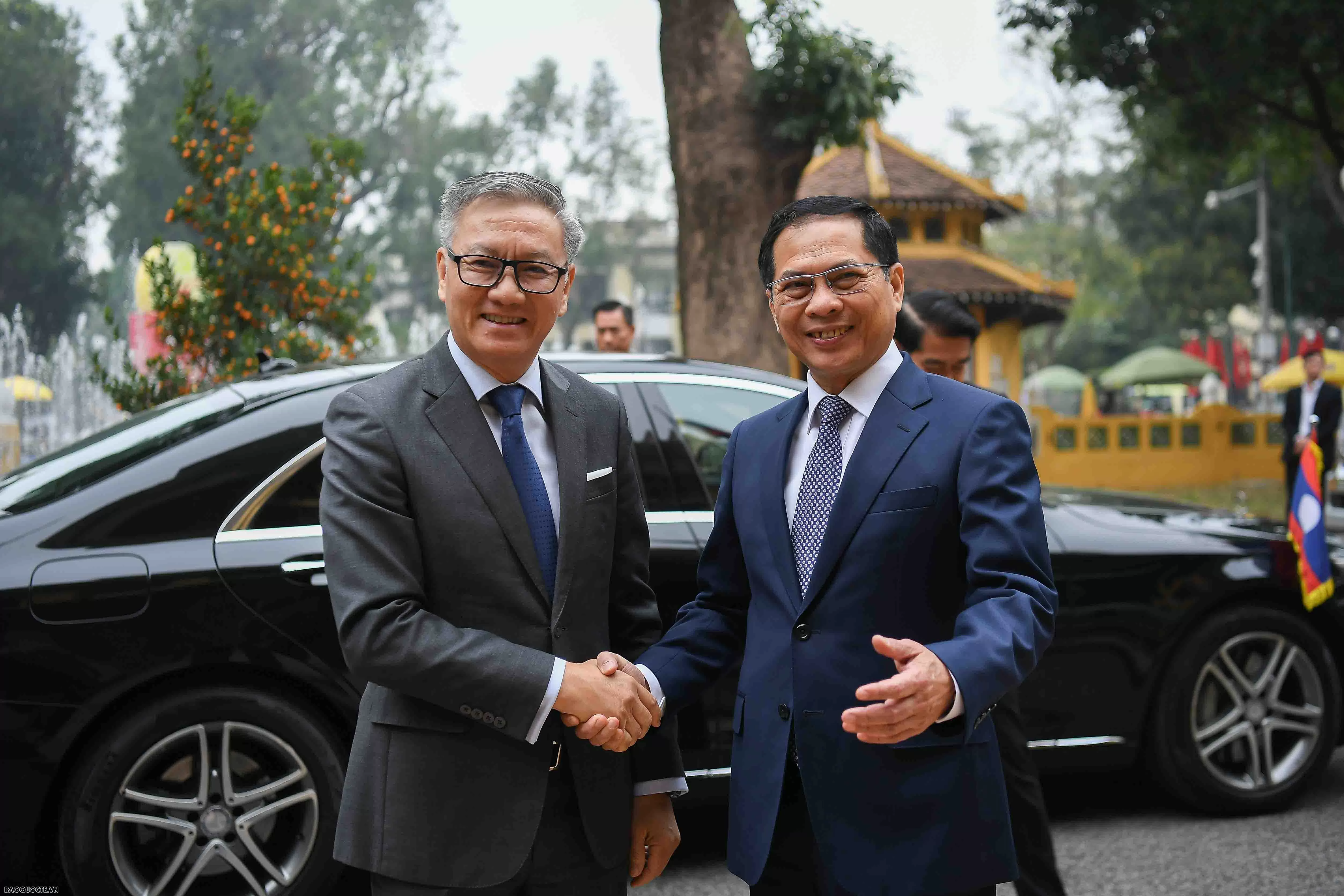 Deputy PM, FM Bui Thanh Son welcomed Lao Foreign Minister Thongsavanh Phomvihane Deputy PM, FM Bui Thanh Son welcomed Lao Foreign Minister Thongsavanh Phomvihane