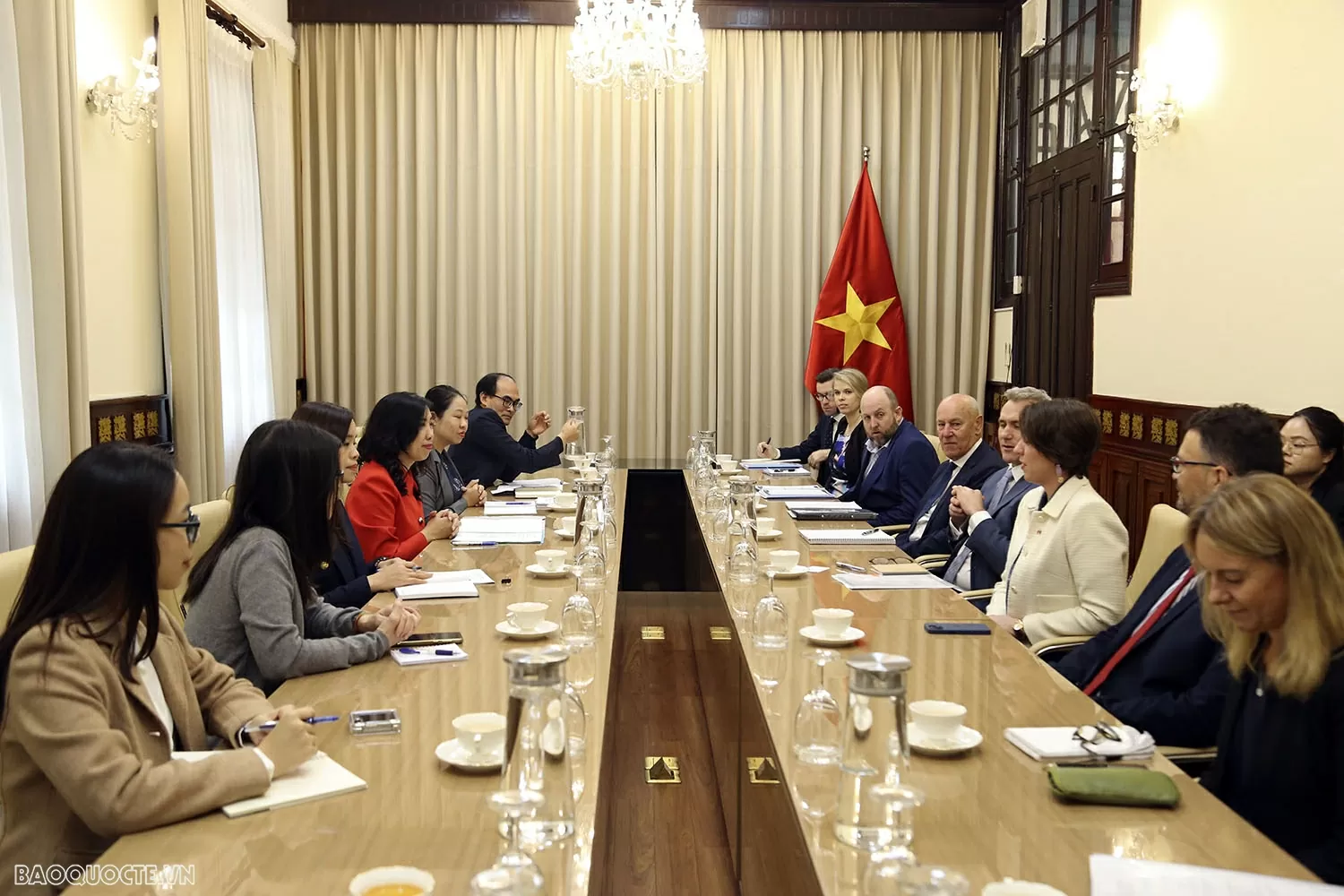 Australian senior news editors welcomed in Hanoi