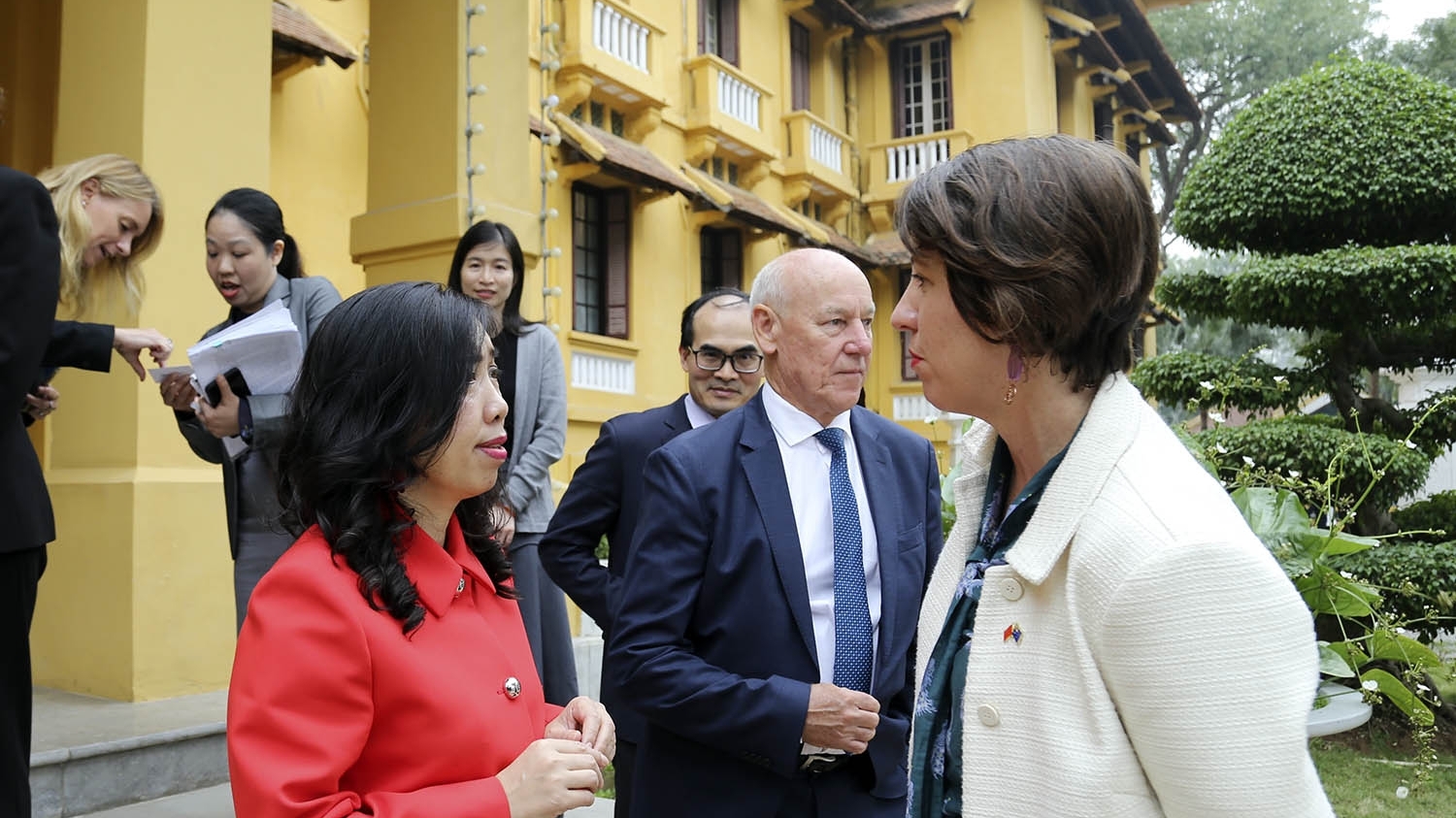 Deputy Foreign Minister receives Australian senior editors in Hanoi