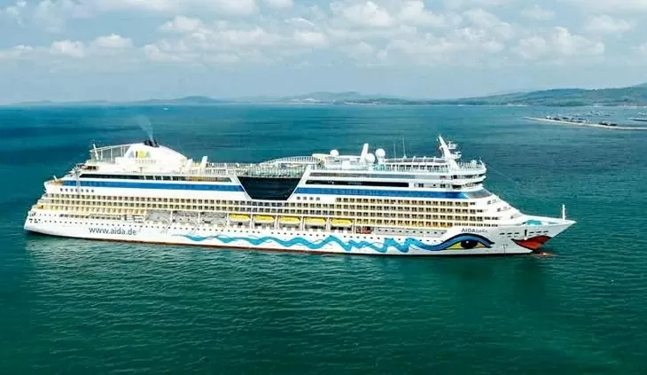 Luxury cruise arrives in Phu Quoc island on Valentine's Day Luxury cruise arrives in Phu Quoc island on Valentine's Day