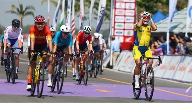 Cyclist Nguyen Thi That wins silver at the 2025 Asian Road Cycling Championships
