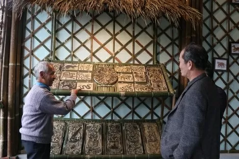 Hue preserves the folk painting tradition of Sinh village