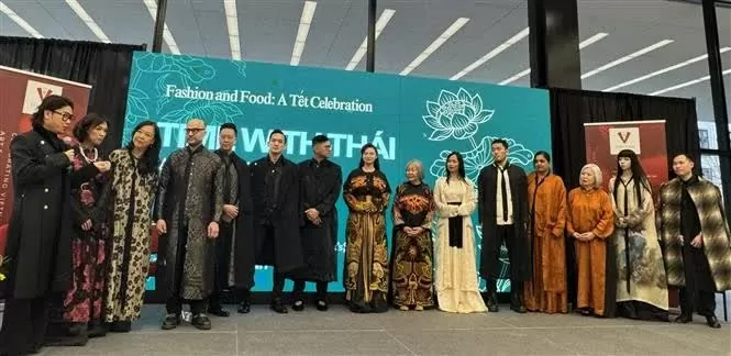 Designer Thai Nguyen's Ao dai collection at the event (Photo: VNA) Designer Thai Nguyen's Ao dai collection at the event (Photo: VNA)