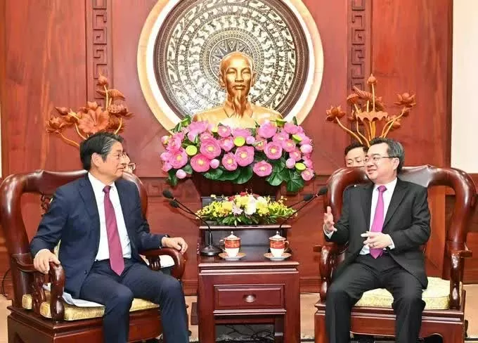 Permanent Deputy Secretary of the municipal Party Committee Nguyen Thanh Nghi hosts a reception for Japanese Ambassador to Vietnam Ito Naoki on February 17. (Photo: www.sggp.org.vn) Permanent Deputy Secretary of the municipal Party Committee Nguyen Thanh Nghi hosts a reception for Japanese Ambassador to Vietnam Ito Naoki on February 17. (Photo: www.sggp.org.vn)