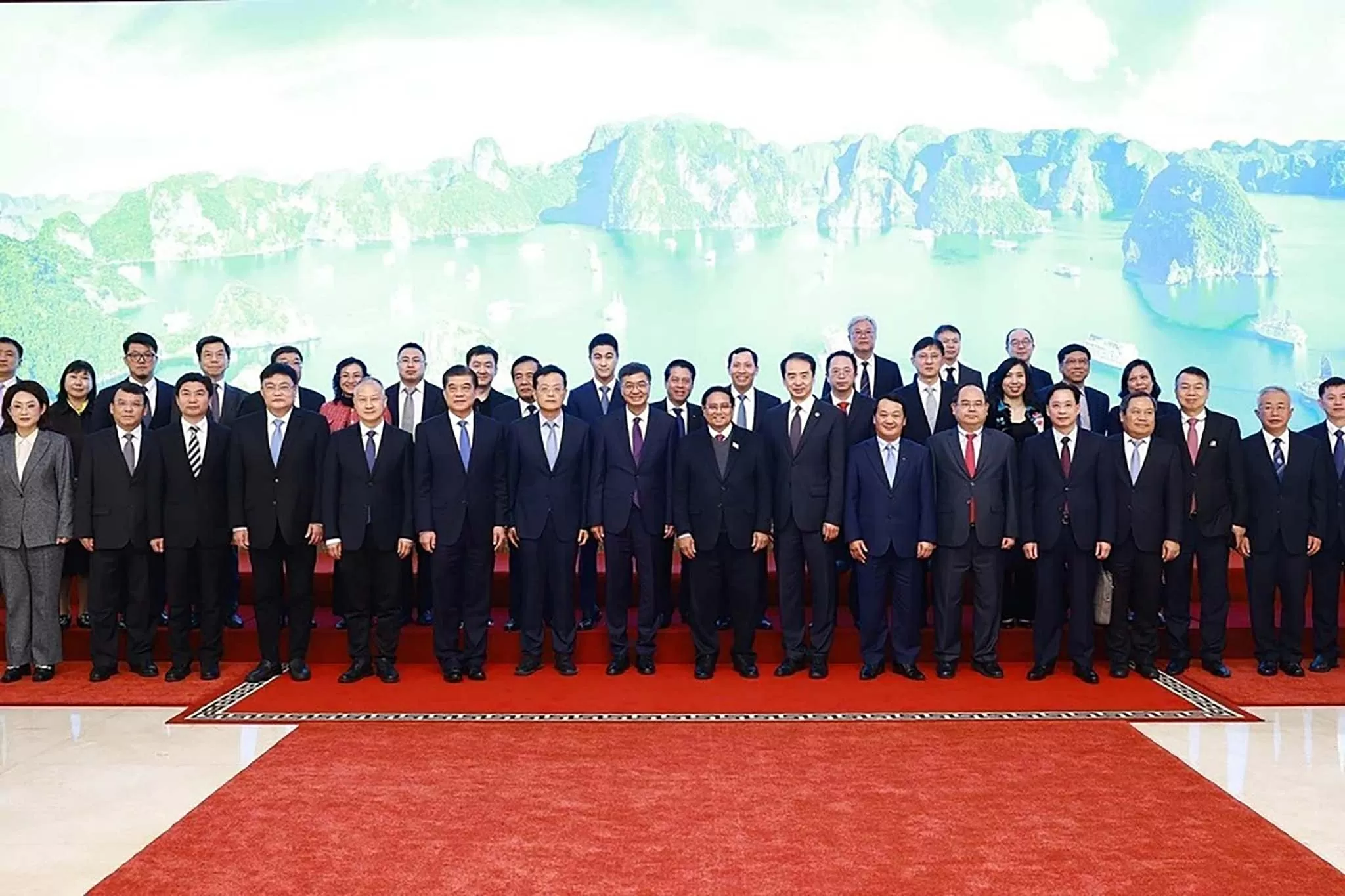 PM Pham Minh Chinh receives Party Secretary of China's Guangxi Chen Gang PM Pham Minh Chinh receives Party Secretary of China's Guangxi Chen Gang