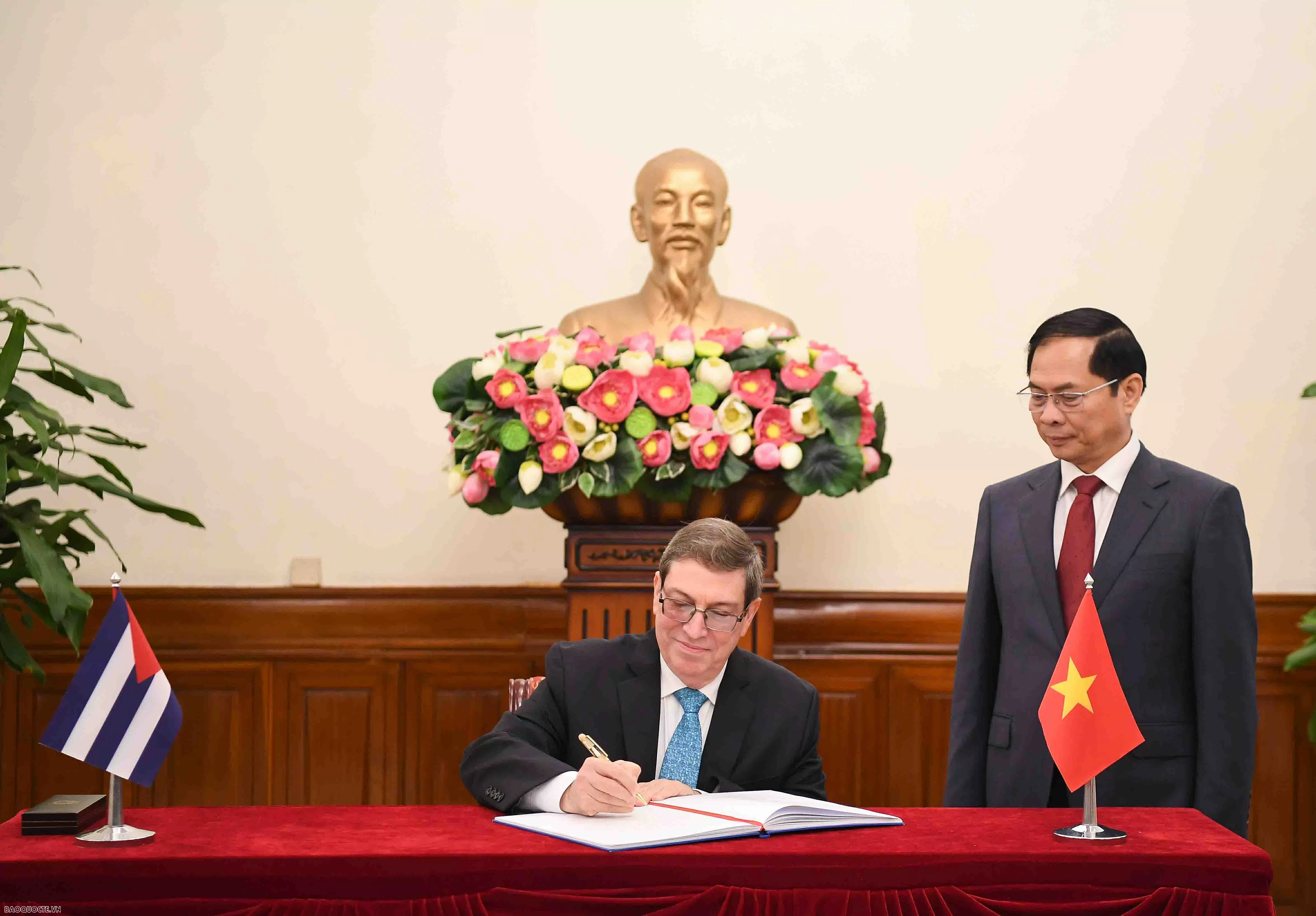 Phó Thủ tướng, Bộ trưởng Ngoại giao Bùi Thanh Sơn đón, hội đàm với Bộ trưởng Ngoại giao Cuba Phó Thủ tướng, Bộ trưởng Ngoại giao Bùi Thanh Sơn đón, hội đàm với Bộ trưởng Ngoại giao Cuba