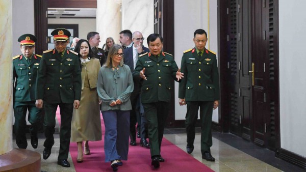 Vietnam, Canada officials hold 3rd defence policy dialogue in Hanoi