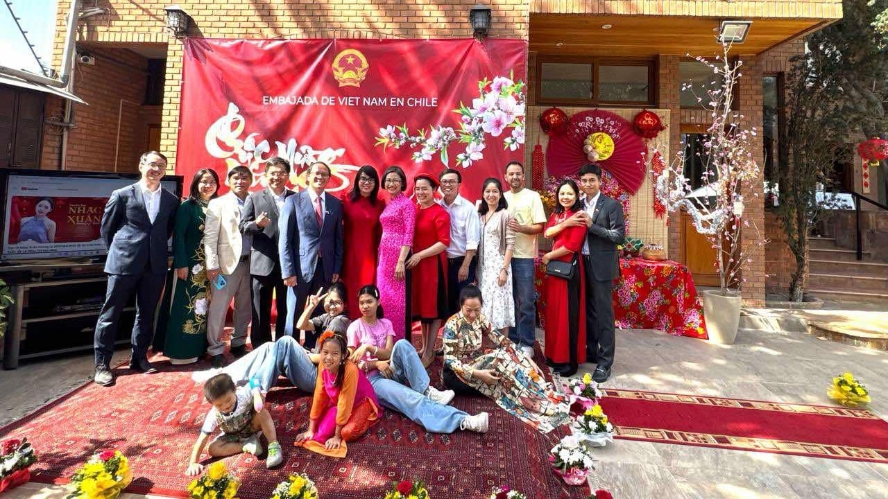 Traditional Lunar New Year 2025 wamly celebrated in Chile: Vietnamese Embassy