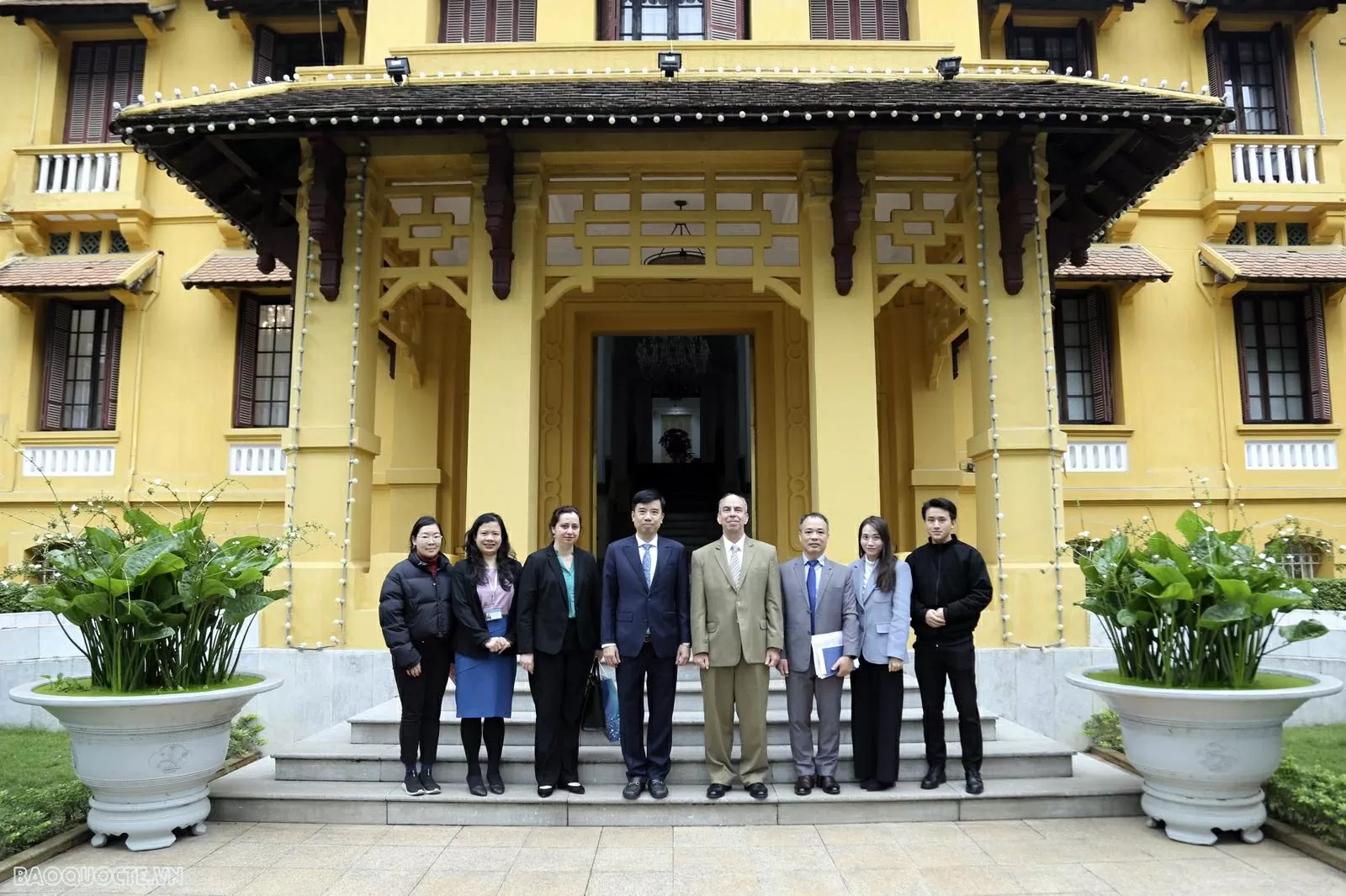 Cuban Ambassador Rogelio Polanco Fuentes works with the World and Vietnam Report, to promote Vietnam-Cuba Friendship Year 2025