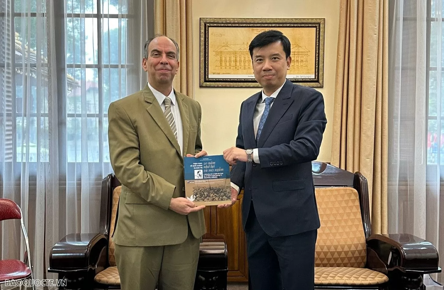 Cuban Ambassador Rogelio Polanco Fuentes works with the World and Vietnam Report, to promote Vietnam-Cuba Friendship Year 2025