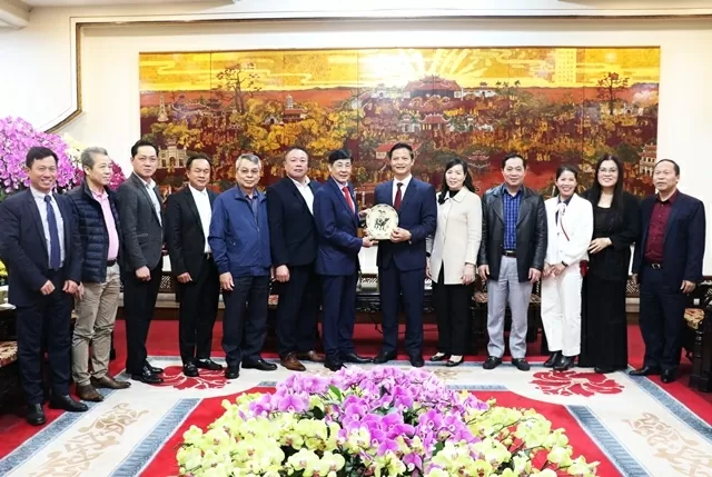 Bac Ninh welcomes delegation of overseas Vietnamese to visit homeland