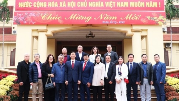 Bac Ninh welcomes delegation of overseas Vietnamese to visit homeland