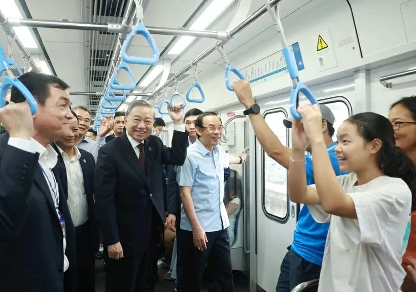 Party General Secretary To Lam rides the Ben Thanh-Suoi Tien metro line (metro line No.1) on February 22. (Photo: VNA) Party General Secretary To Lam rides the Ben Thanh-Suoi Tien metro line (metro line No.1) on February 22. (Photo: VNA)