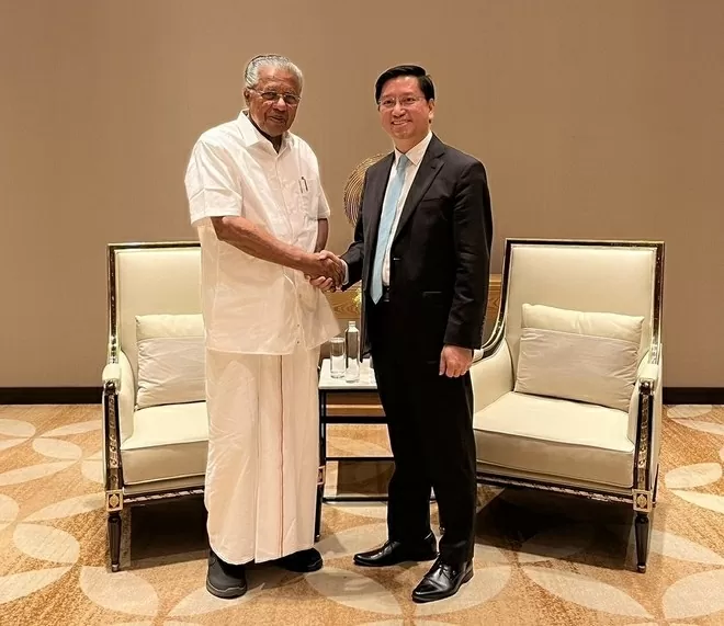 Vietnamese Ambassador Nguyen Thanh Hai (R) meets with Chief Minister