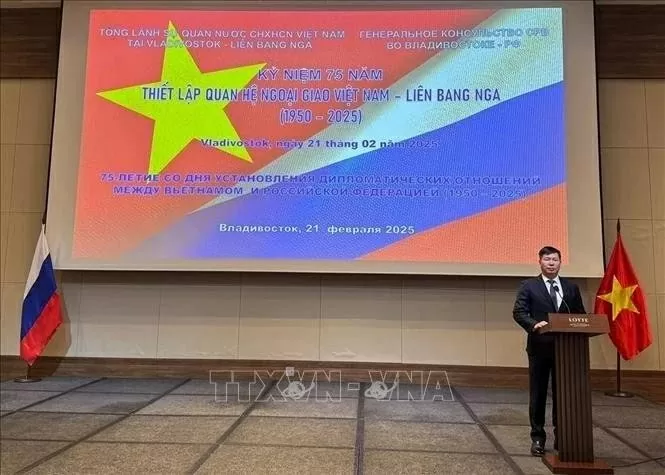 Consul General Nguyen Dang Hien speaks at the event. (Photo: VNA)