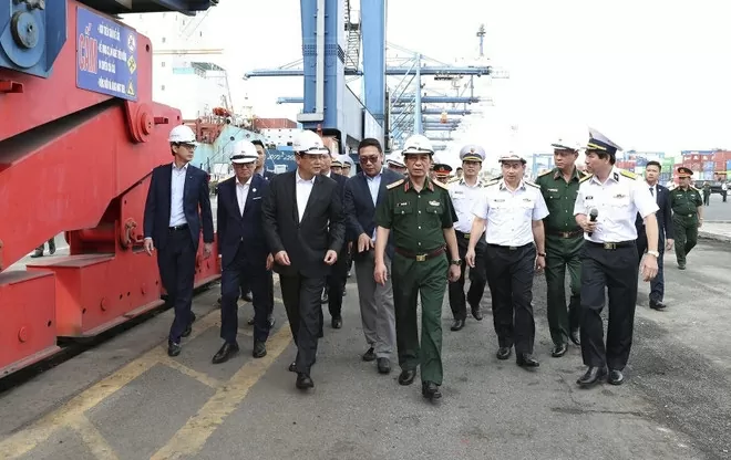ao Prime Minister Sonexay Siphandone and his entourage visit Tan Cang - Cat Lai Port. (Source: VNA)