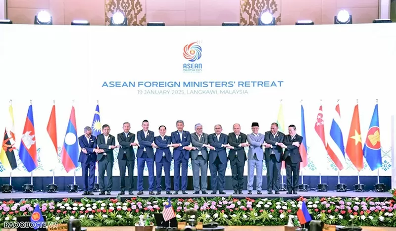 Heads of delegations and delegates at the ASEAN Foreign Ministers' Retreat 2025 in Langkawi, Malaysia. (Photo: Quang Hoa) Heads of delegations and delegates at the ASEAN Foreign Ministers' Retreat 2025 in Langkawi, Malaysia. (Photo: Quang Hoa)