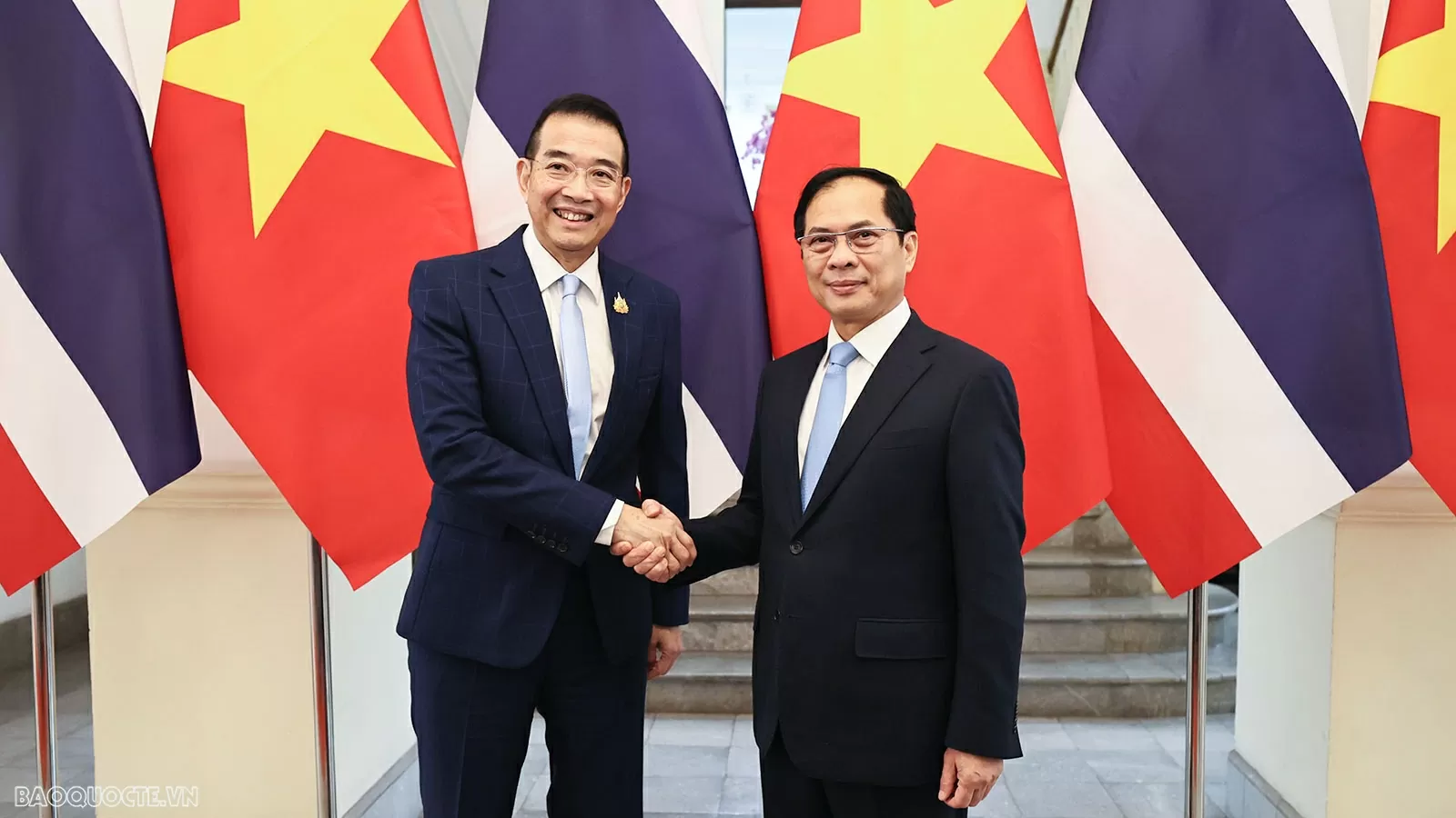 Deputy PM, FM Bui Thanh Son holds talks with Thai Foreign Minister Maris Sangiampongsa