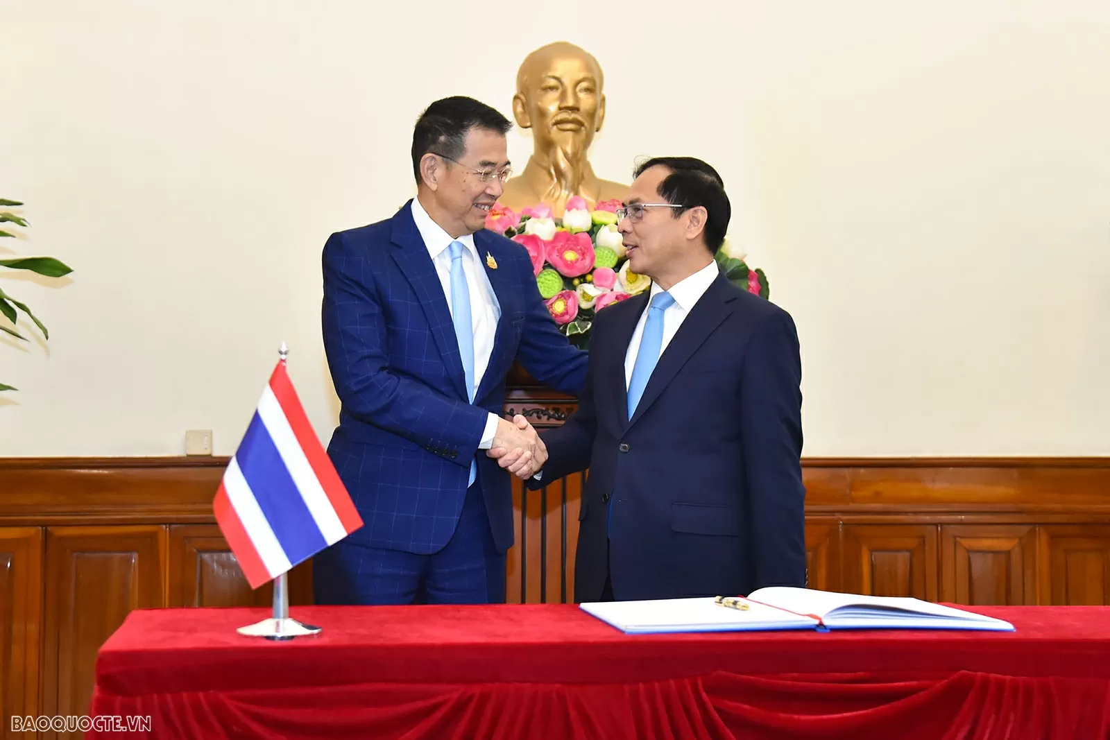 Deputy PM, FM Bui Thanh Son welcomed Thai Foreign Minister Maris Sangiampongsa