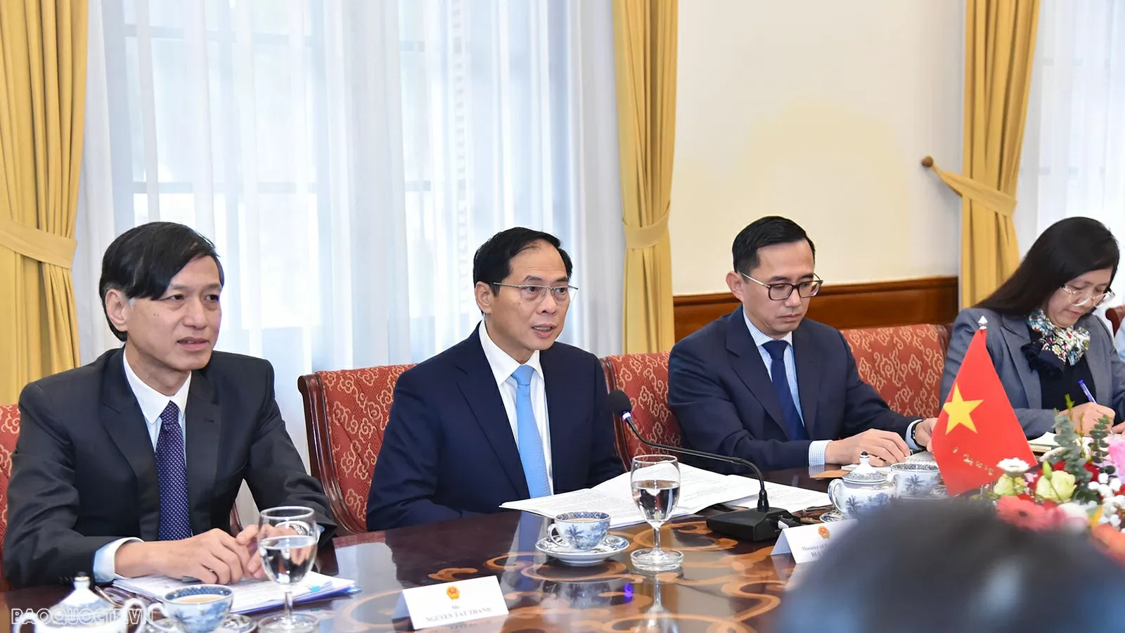 Deputy PM, FM Bui Thanh Son holds talks with Thai Foreign Minister Maris Sangiampongsa