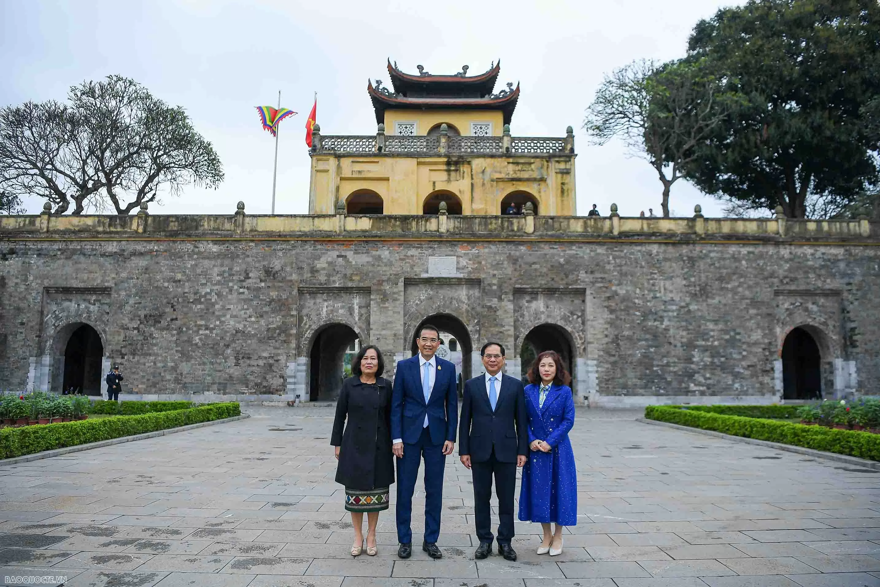 Deputy PM, FM Bui Thanh Son, Thai FM Maris Sangiampongsa visit Thang Long Imperial Citadel