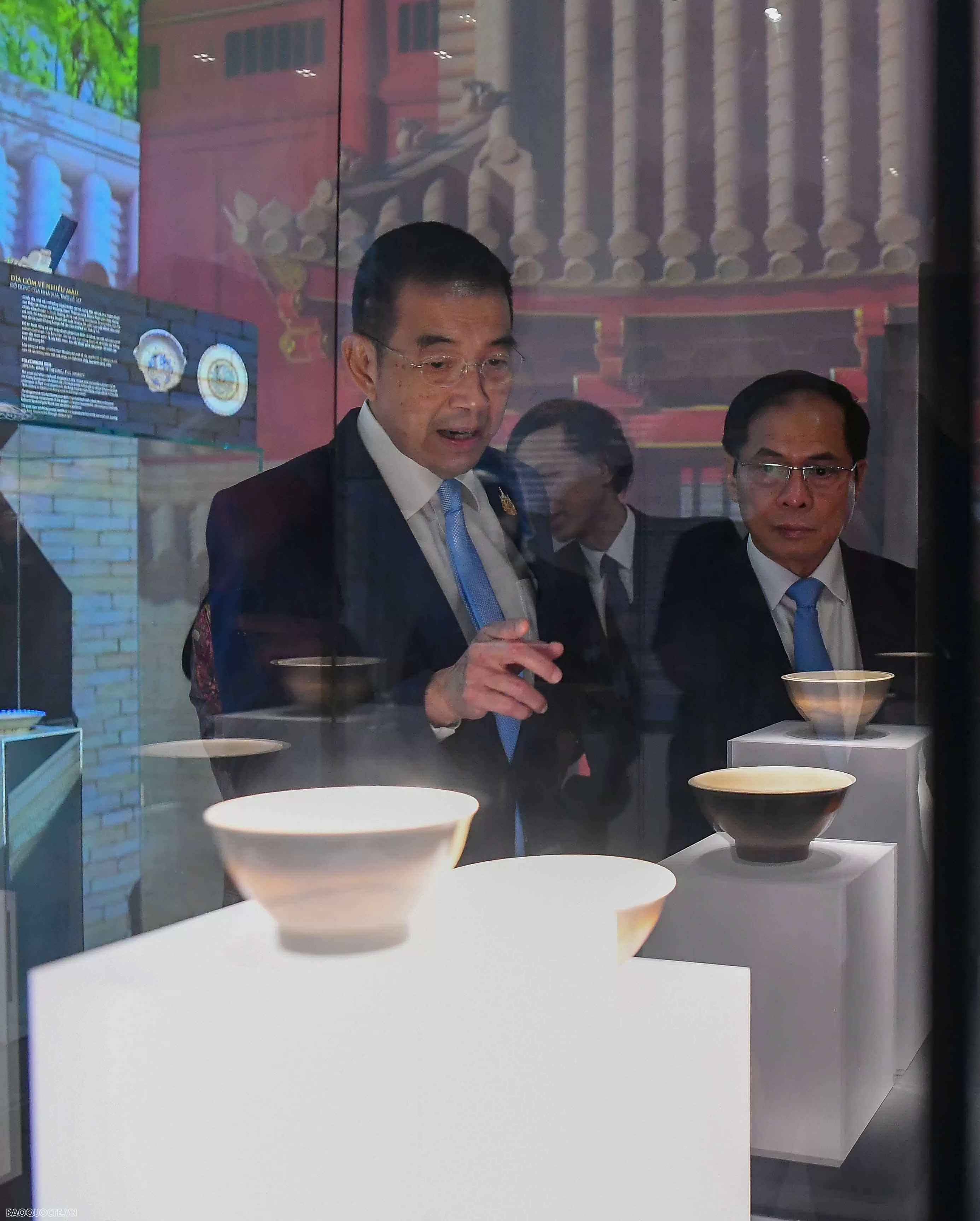 Deputy PM, FM Bui Thanh Son, Thai FM Maris Sangiampongsa visit Thang Long Imperial Citadel Deputy PM, FM Bui Thanh Son, Thai FM Maris Sangiampongsa visit Thang Long Imperial Citadel